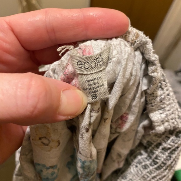 Floral & Lace print Skirt with Pockets! GUC Size Small - Picture 3 of 3